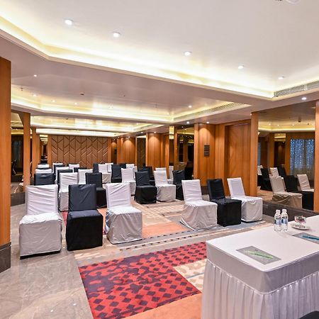 Готель Maharaja Regency Сатара Екстер'єр фото